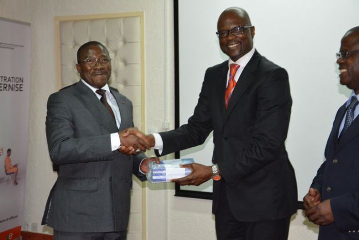 Justice et droits de l’homme - La Déclaration Universelle des Droits de l’Homme traduite en langues ivoiriennes.